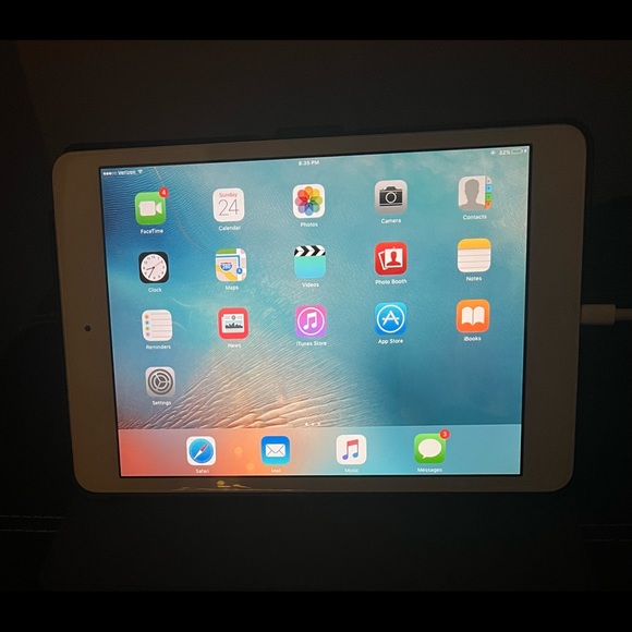 IPad mini with case - barely used. All specs included in the picture .